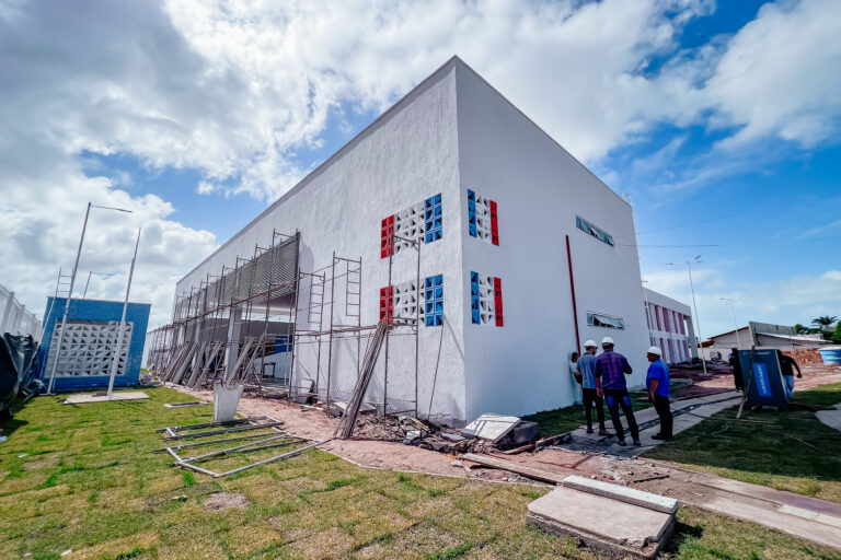 Prefeito de Prado visita as obras do novo Colégio Estadual de Tempo