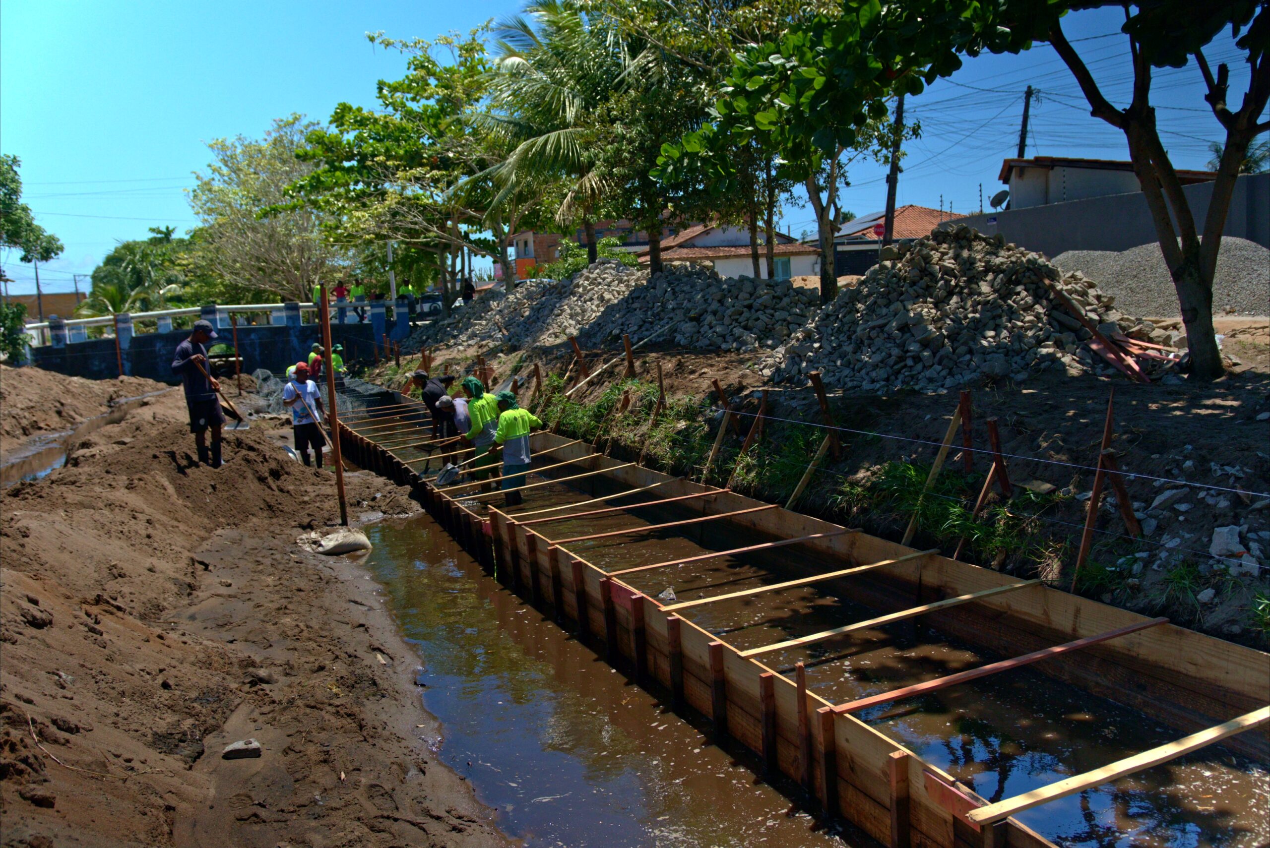 Prado avança na macrodrenagem e ergue quase 4 km de muros de gabião nas valas da cidade 7 001 00000007 scaled